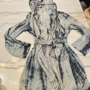 A Pea in the Pod Maternity Sleepwear Short Hooded Robe And Nightgown Tie Dye M